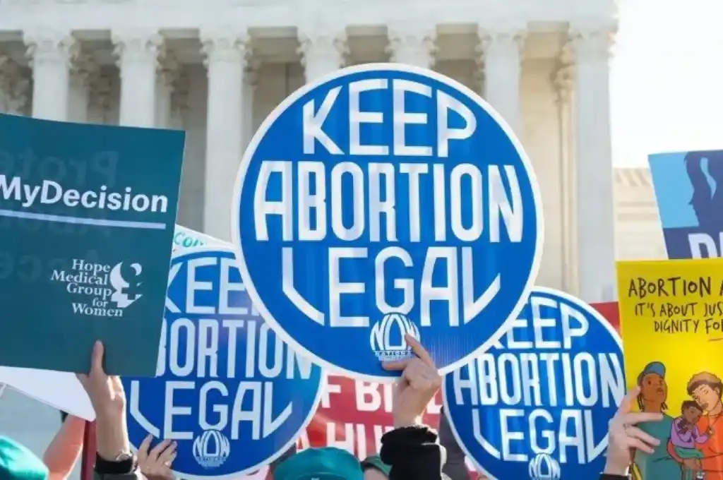 Texas prohibió el aborto después de las seis semanas