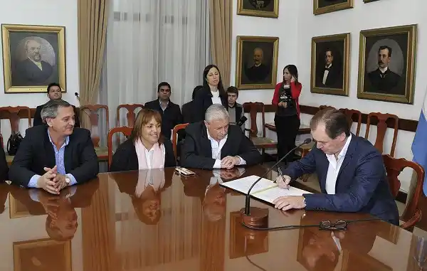 Bordet destinó más de $230 millones para obras en Uruguay y Feliciano