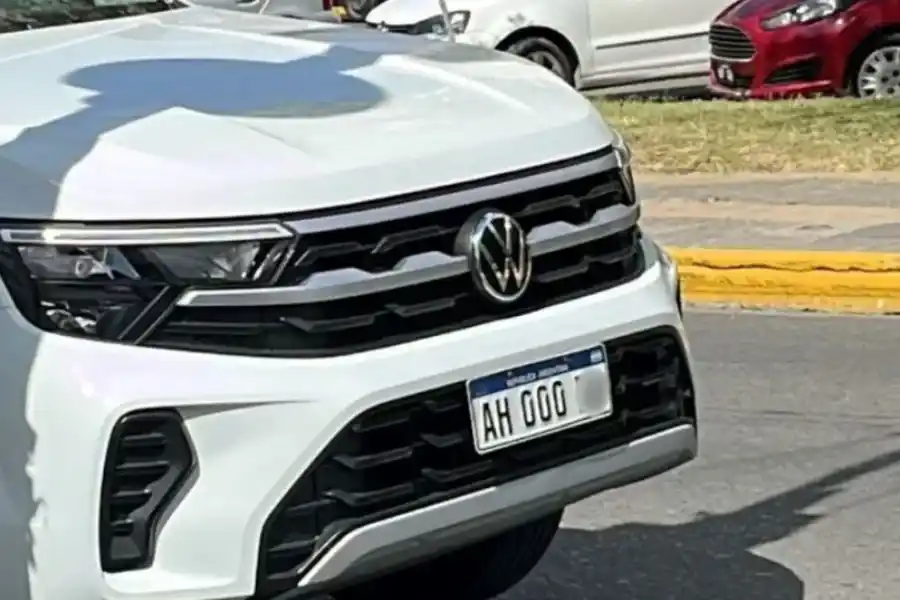 Comenzó la era de patentes "AH" en Argentina, ¿qué auto lleva la primera?