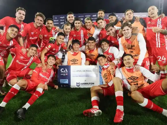 Argentinos Juniors lo dio vuelta sobre el final y avanzó a cuartos de la Copa Argentina