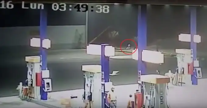 Aseguran que un extraterrestre se paseó por una estación de servicio