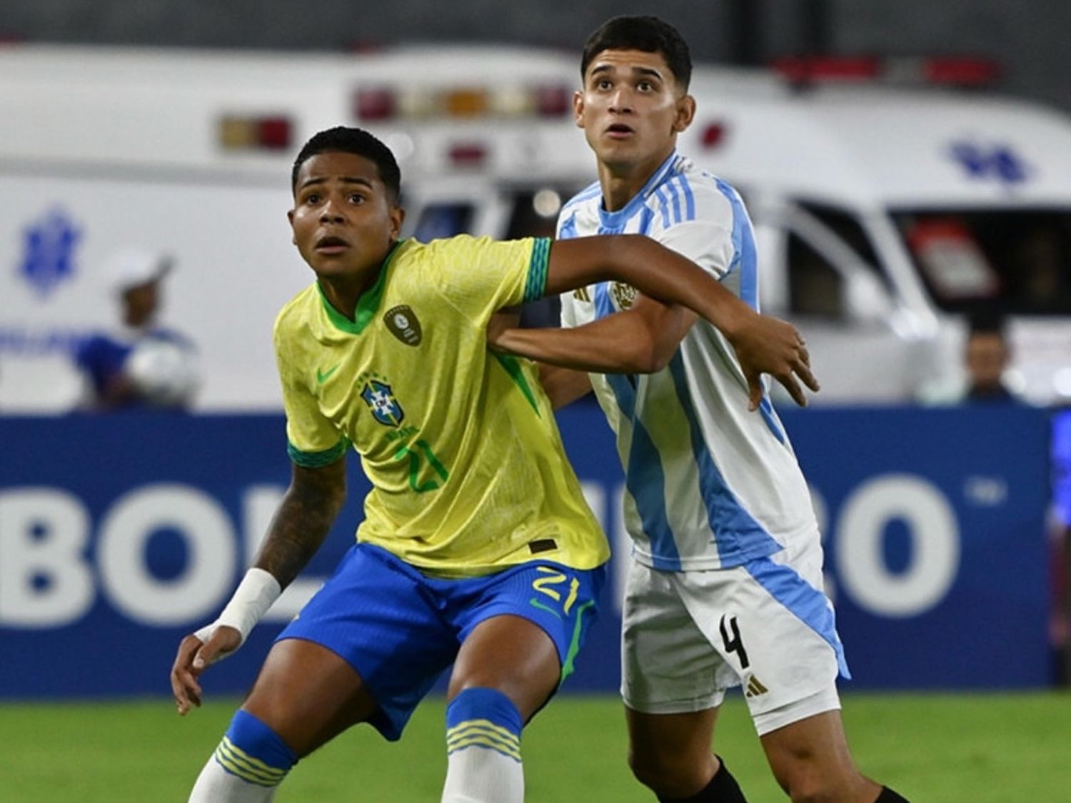 La Selección Sub-20 empató con Brasil y estiró la definición del título