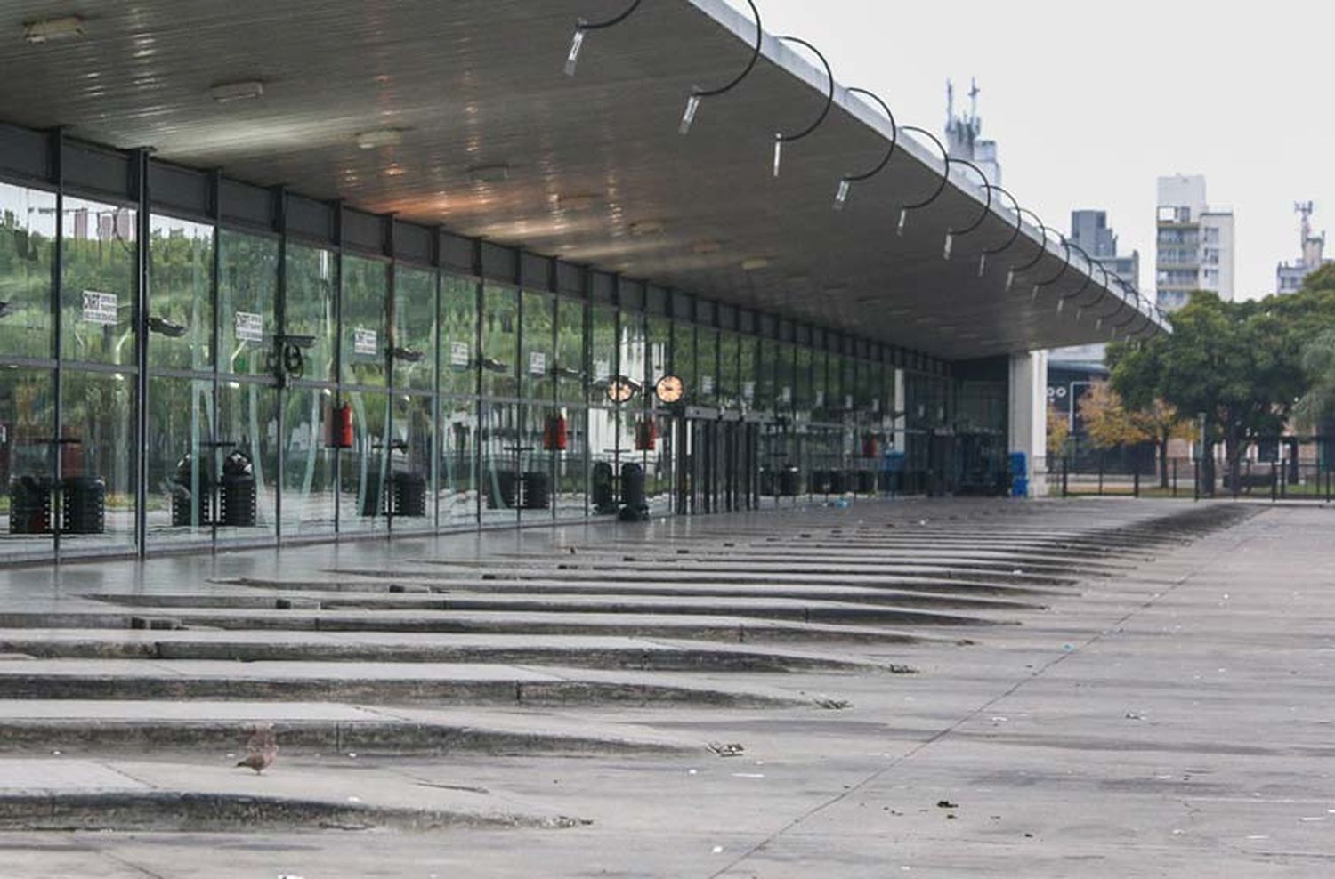 En medio de la escalada de violencia en Rosario, amenazaron de bomba la Terminal de Ómnibus