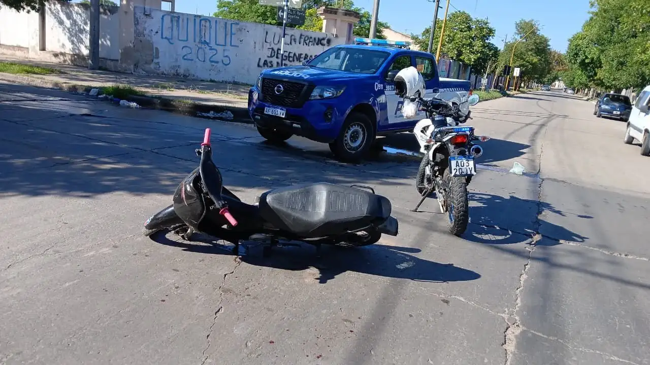 Chocó con un colectivo y terminó detenido con estupefacientes en barrio La Florida