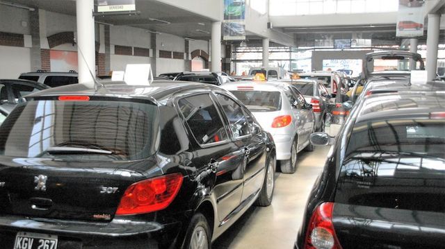 Continúa el desplome: La venta de autos usados cayó 10% en enero