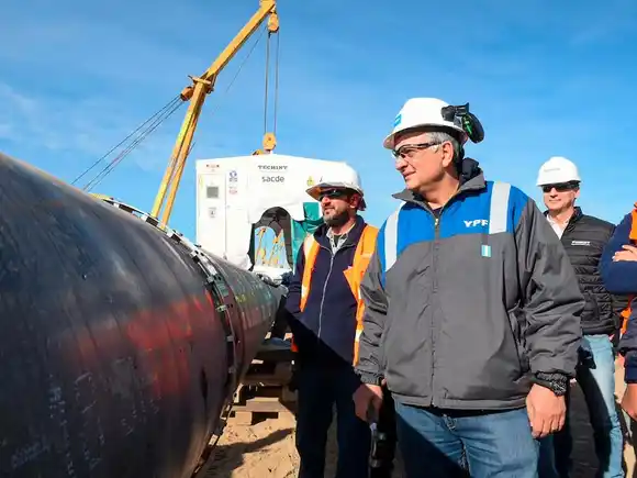 Vaca Muerta: se concretó la primera soldadura de un oleoducto clave para aumentar las exportaciones de petróleo
