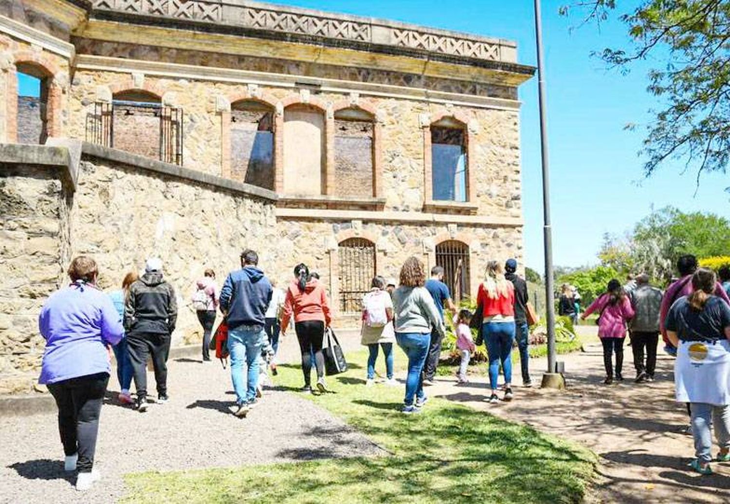 Cerca de dos millones de personas viajan por el país este fin de semana largo