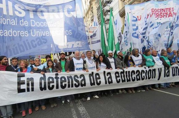 El gobierno acusó a las universidades de "inventar alumnos" para "multiplicar cargos"