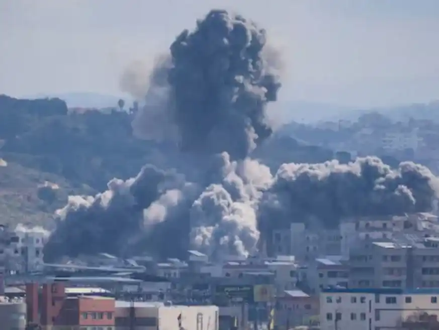 Israel redobló la ofensiva contra Hezbollah y rechazó incluir a Líbano en el alto el fuego.