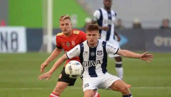 Estudiantes no pudo con Talleres y cedió terreno
