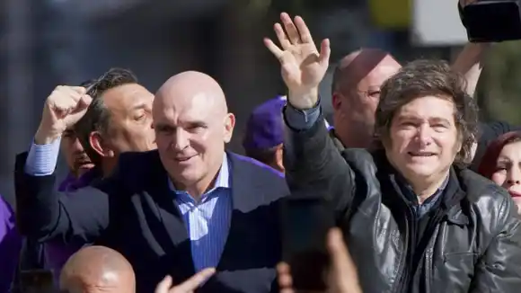 Espert sigue de campaña electoral pese a las denuncias en su contra aunque el acto con Milei en San Isidro está en duda