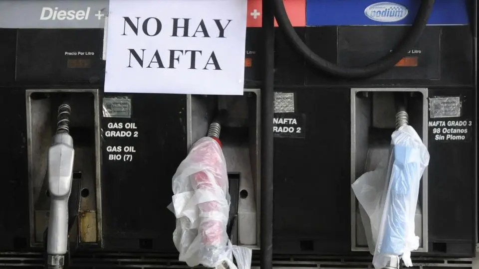 Congelamiento de los combustibles: Denuncian desabastecimiento en estaciones de servicio