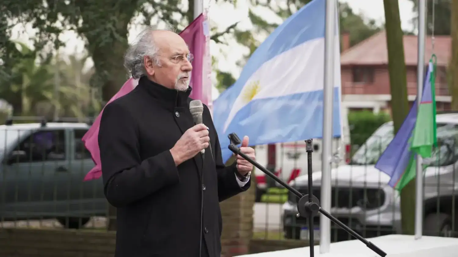 Sierra de los Padres celebró el Día de la Bandera con un emotivo acto y homenaje a Malvinas