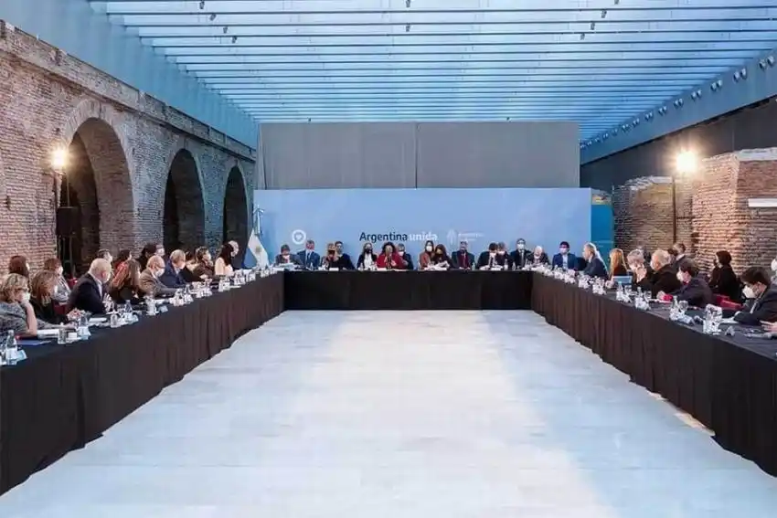 Gómez participó en la segunda reunión presencial del COFESA