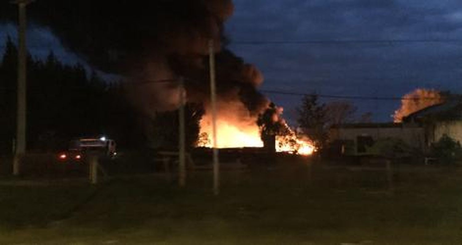 Incendio en Crucero General Belgrano y Ruta 1001