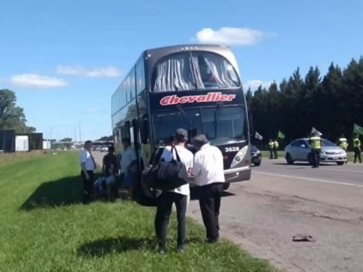 Detuvieron a dos choferes de  micro por consumo de cocaína   