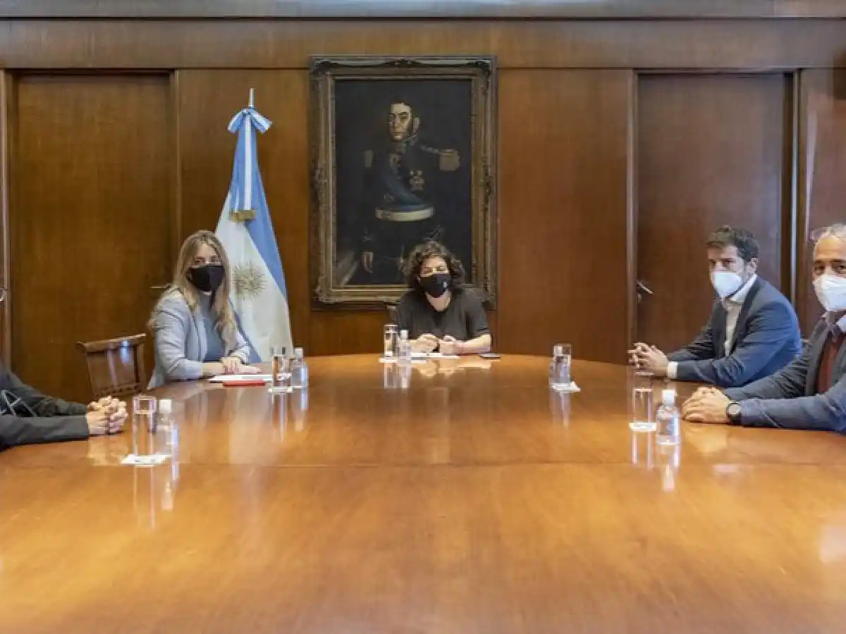 Vizzotti le pidió plazos de entrega de dosis a AstraZeneca