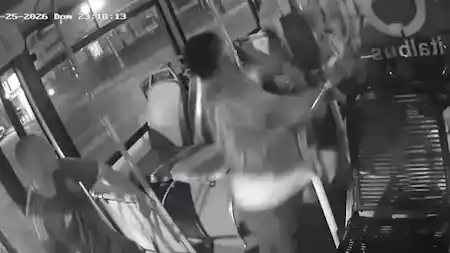 Despidieron al colectivero que soltó el volante