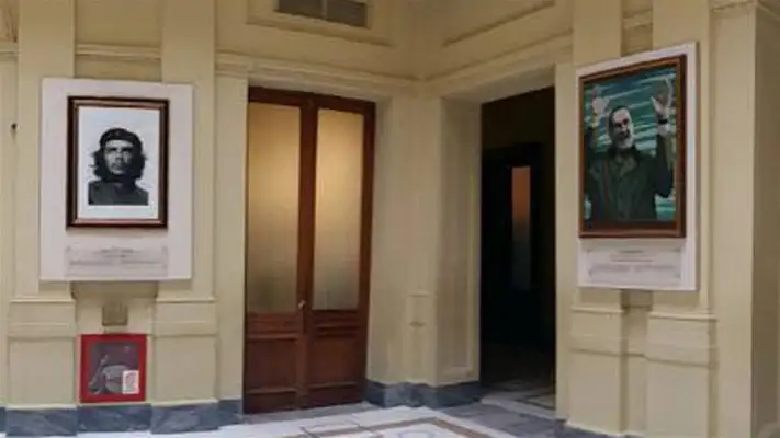 Retiran de la Casa Rosada los cuadros del Che Guevara y Perón