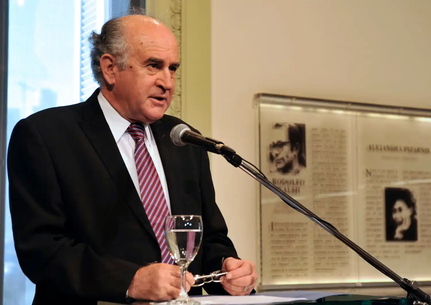 Novela del traspaso: Parrilli afirmó que hay "prácticamente" un golpe de Estado contra Cristina