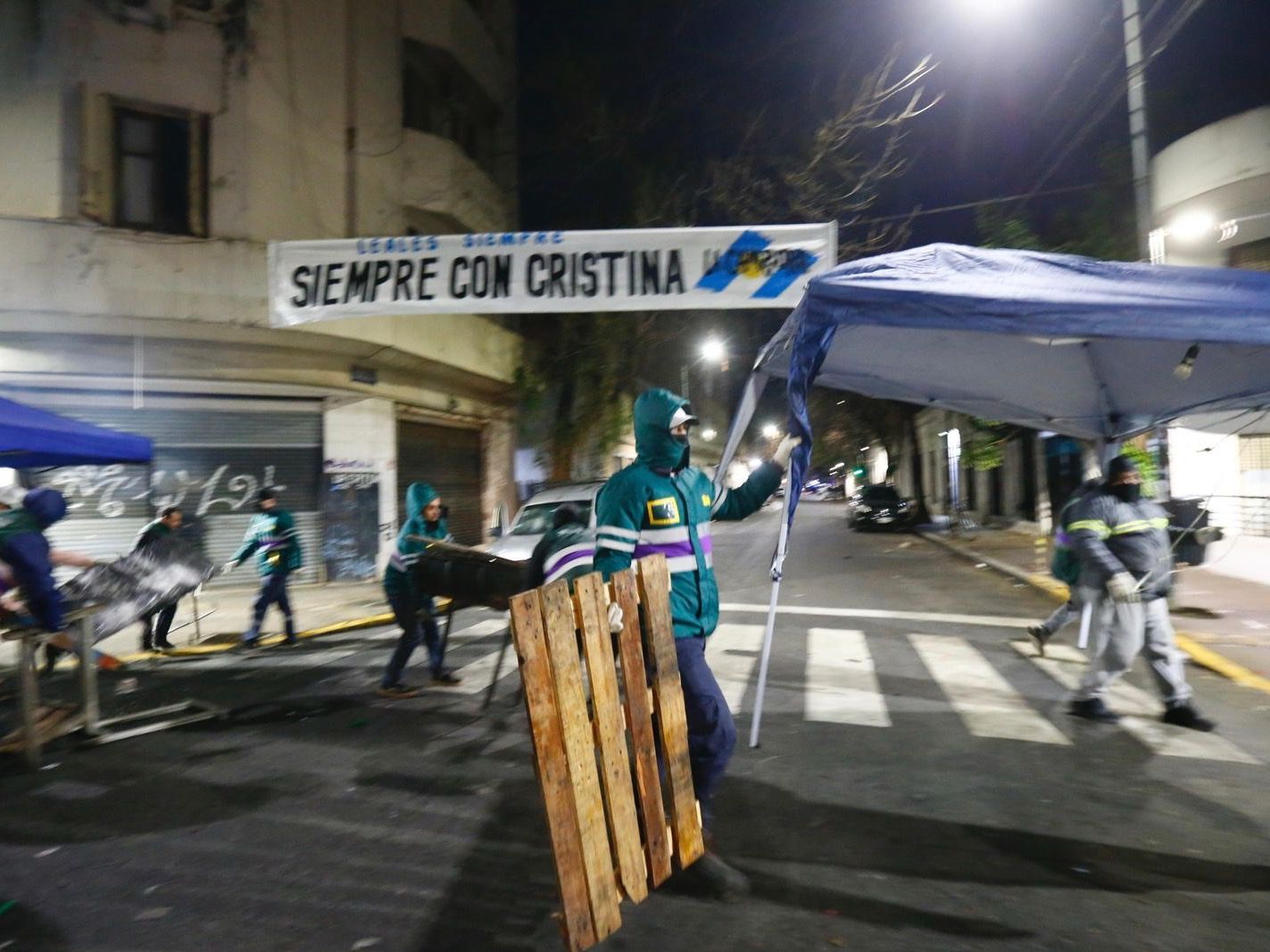 Afuera. La parrilla militante, ahora incautada.