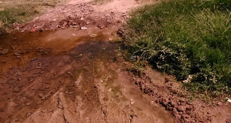 Quejas de vecinos por “aguas servidas” en la calle