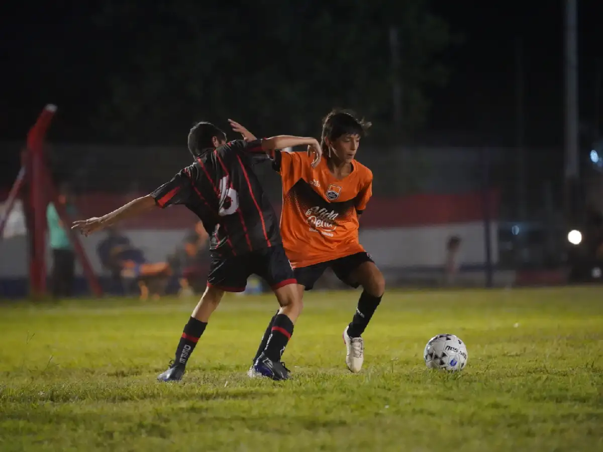 Savio goleó y sigue a paso firme