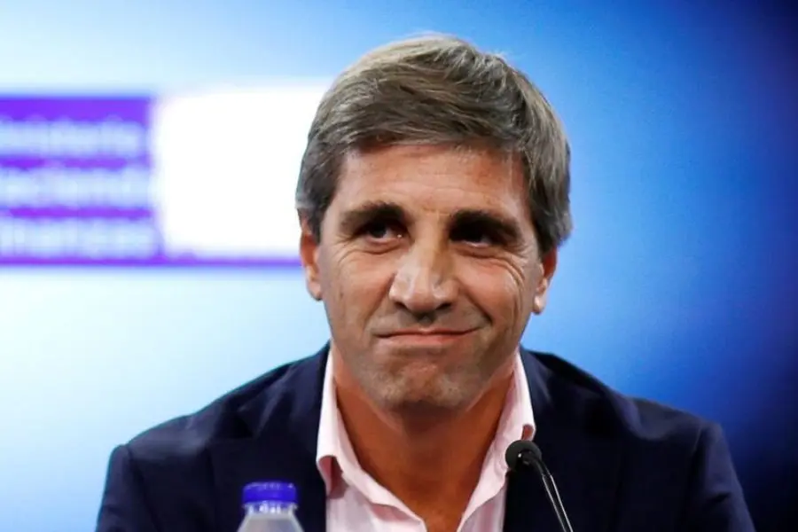 Caputo: “La gente tendrá que vender dólares para pagar impuestos”