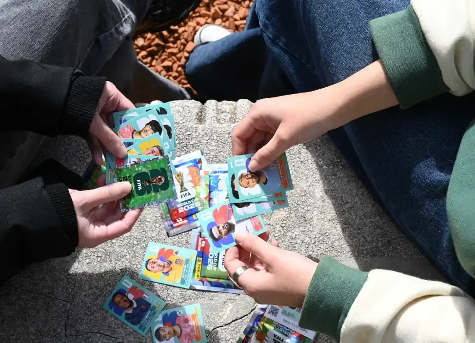 Nueva jornada de intercambio de figuritas del Mundial en Plaza Vélez Sarsfield