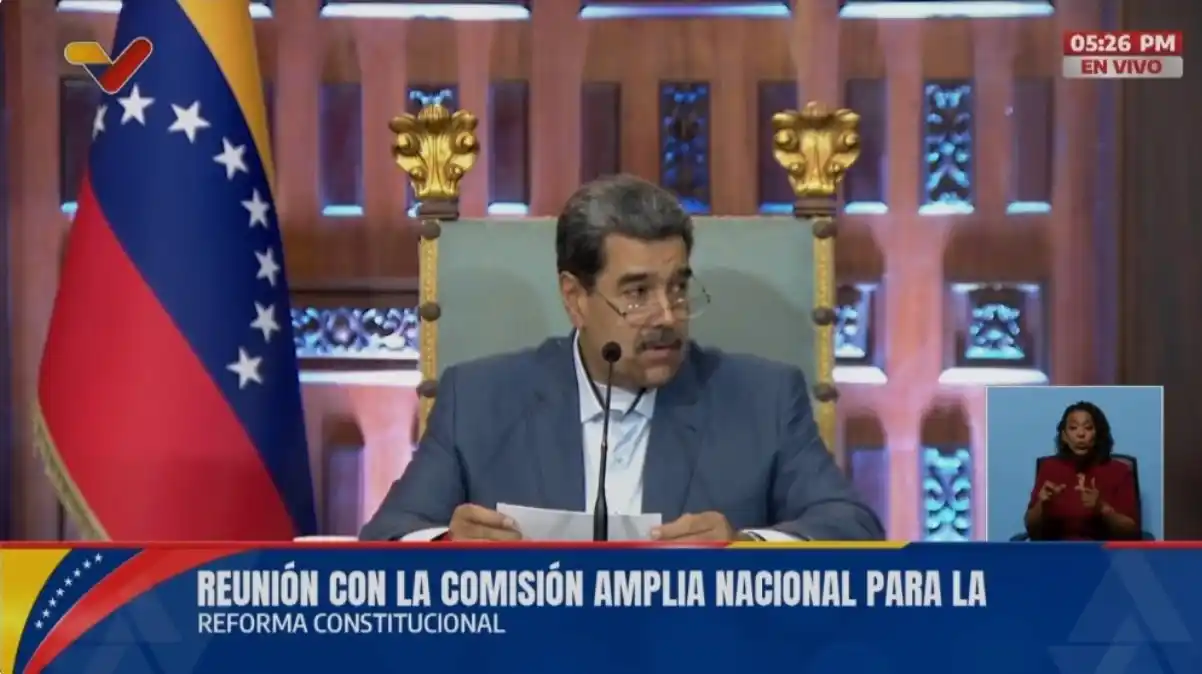 Maduro instó a «modernizar» la Constitución para los próximos 25 años