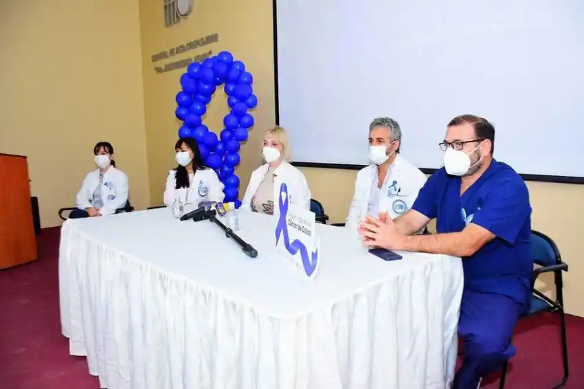 Profesionales del HAC concientizaron sobre el cáncer de colon y el modo de prevenir