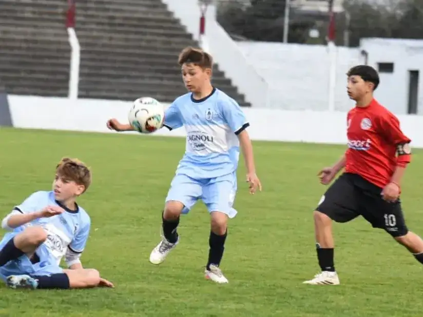 El Sub 13 buscará un buen resultado en cancha de Embajadores.