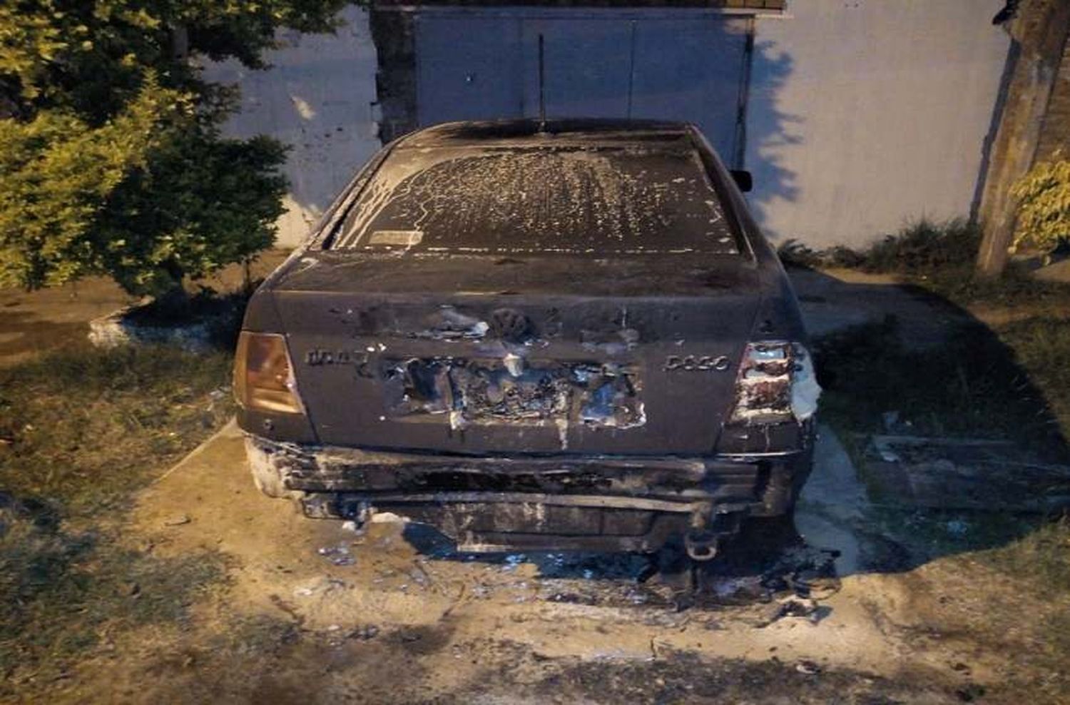 Amenazaron por Whatsapp a un hombre luego de atacar a tiros su casa e incendiar su auto