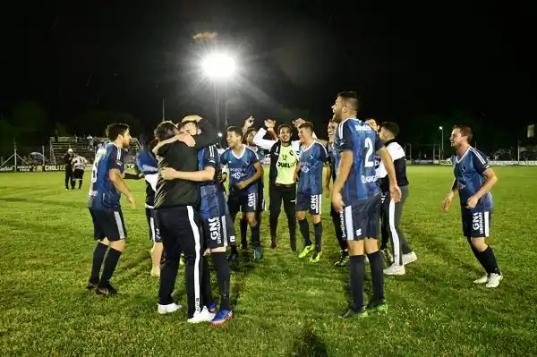 Deportivo goleó a Las Malvinas y se metió en la final de la Copa Entre Ríos