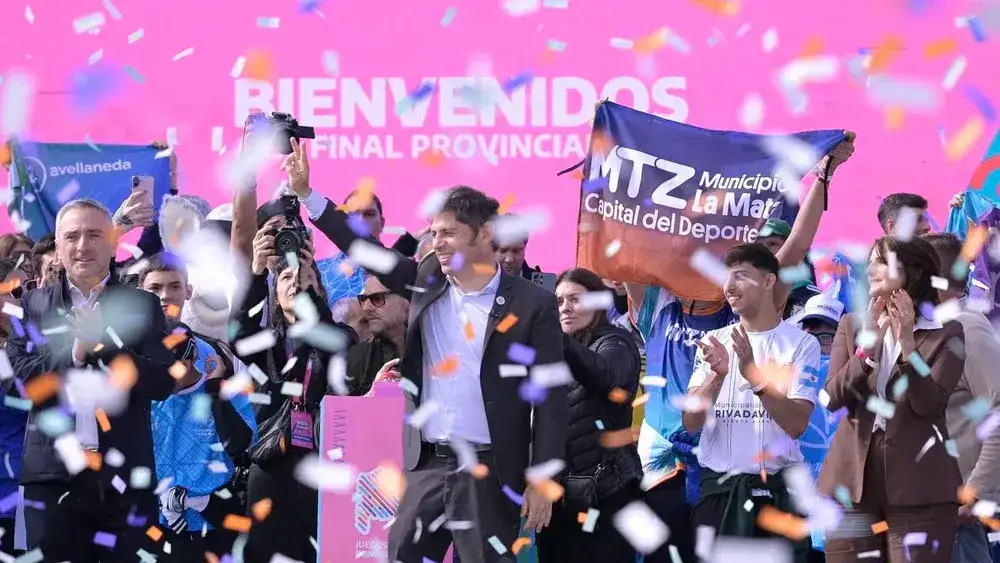 Durante su discurso, Kicillof celebró la convocatoria y destacó que la edición 2026 alcanzó un récord histórico de más de 504.000 inscriptos.