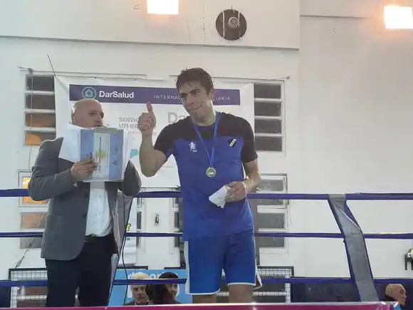 Facundo Rojas, también pelea el sábado en Inglaterra