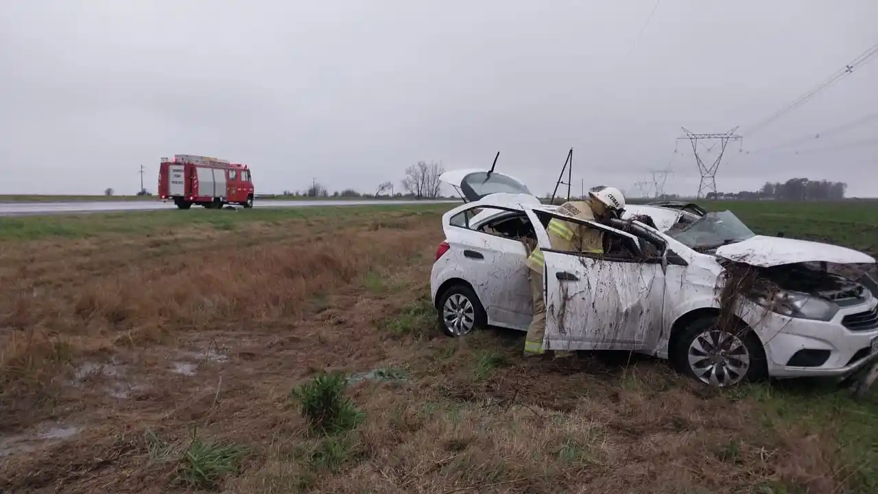 Despiste y vuelco en la Autovía 14