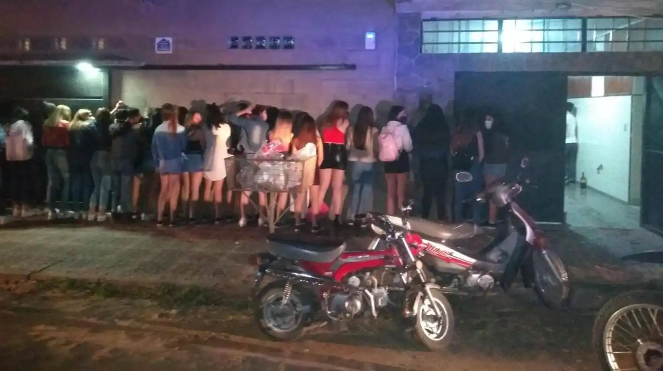 Corrientes: un chico de 16 años organizó una fiesta clandestina con 150 invitados