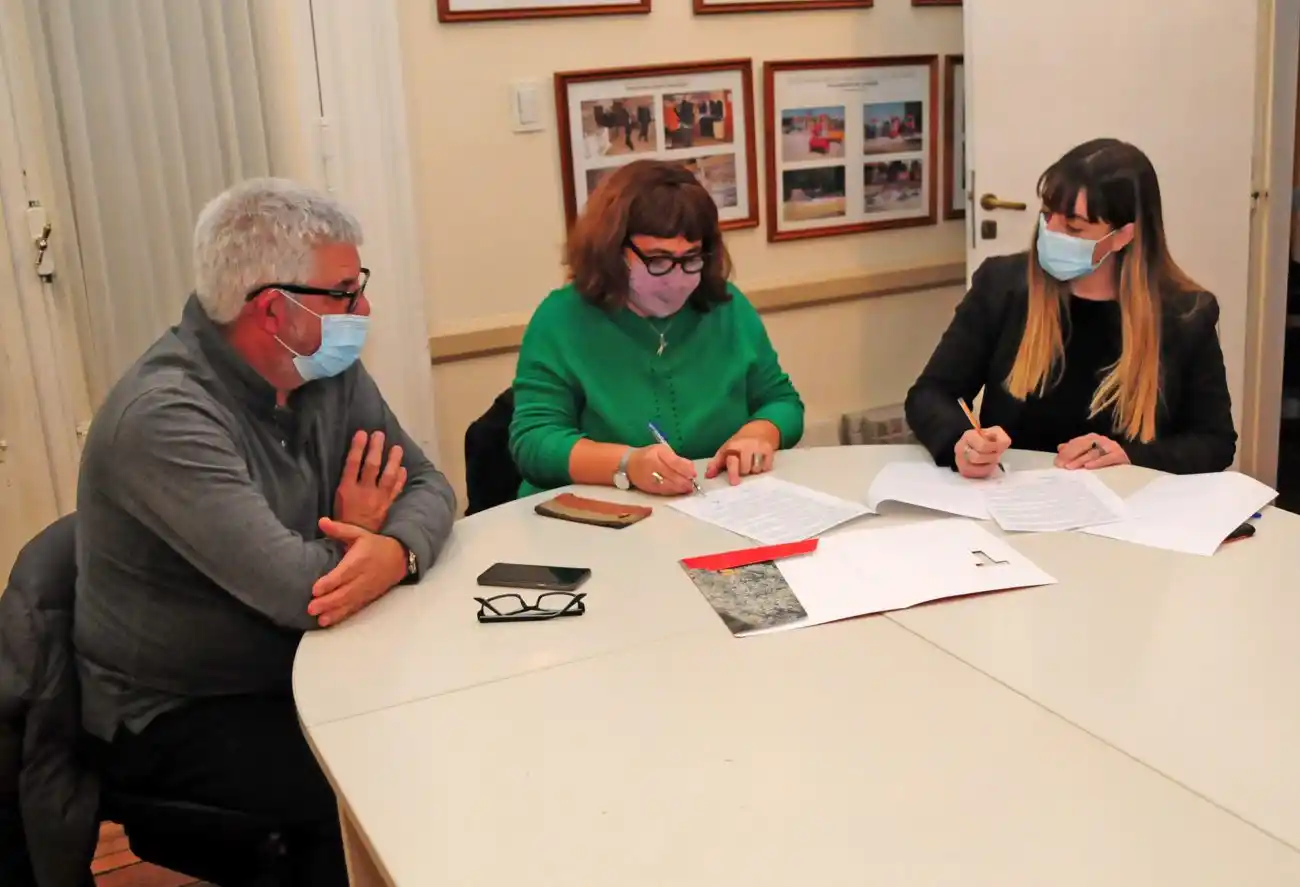 Se firmó un  convenio para capacitar al Municipio en la Ley Micaela