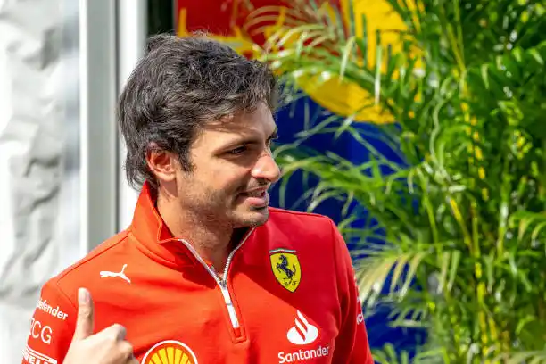 Carlos Sainz se acerca a Mercedes
