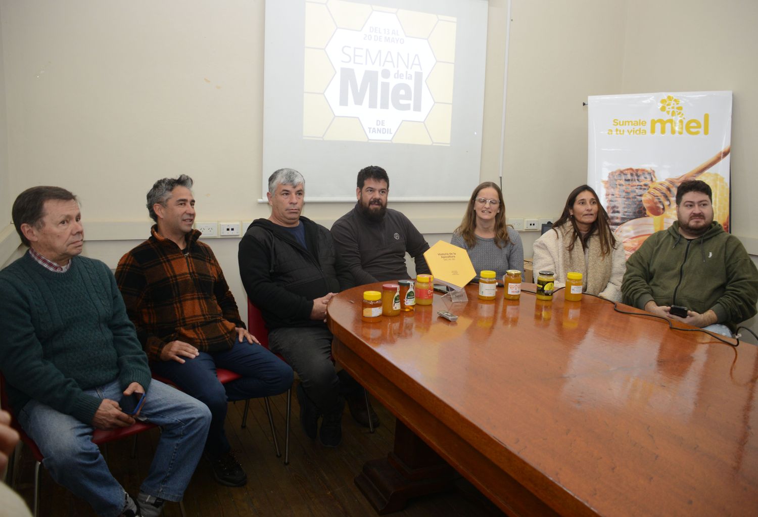 Alfonso Lorenzo, Fernando Luján, Gustavo Morteo, Cristian Trevolazavala, Micaela Christensen, Carina Libonatti y Lucio Rancez abrieron la Semana de la Miel.