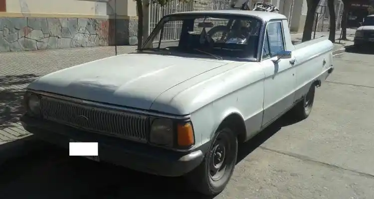 Por tercera vez en un mes, se incendió un vehículo en la calle