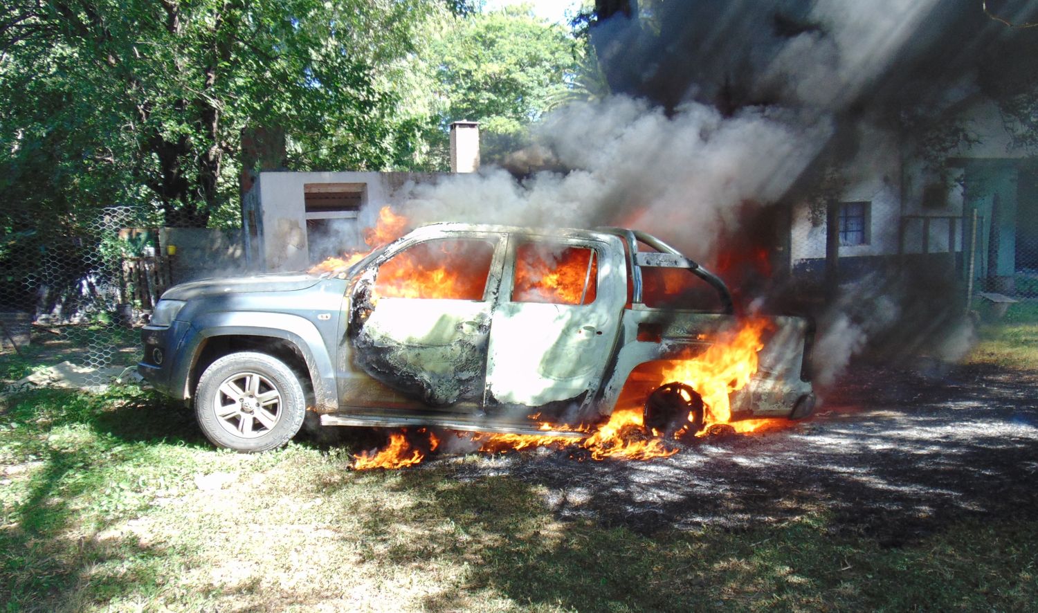 El incendio fue en un predio de Comandante Espora al 400. Crédito: Bomberos de Venado Tuerto.