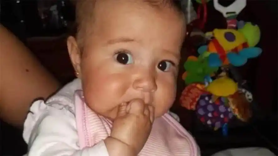 Fue a comprar pan y su beba murió alcanzada por el balazo de una pelea entre bandas: Hay 3 detenidos en Dock Sud