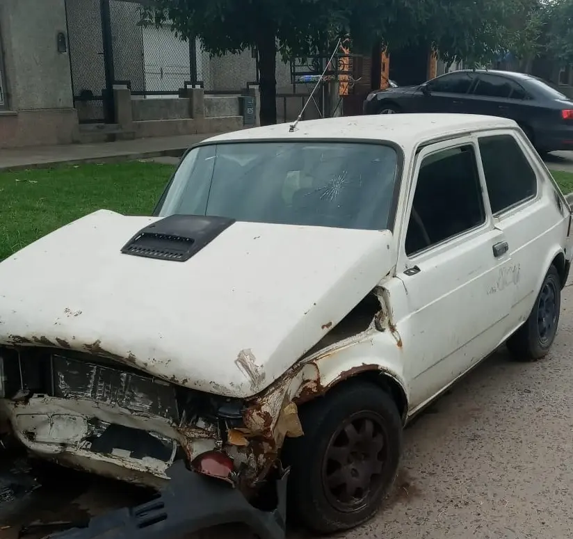 Insólito: les chocaron el auto estacionado, esperan un peritaje y ahora el municipio los intimó