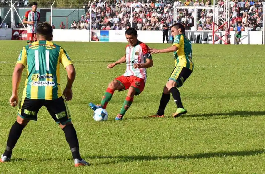 Aldosivi perdió sobre la hora en Carlos Casares