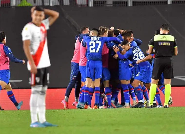 Tigre enmudeció a River y es semifinalista