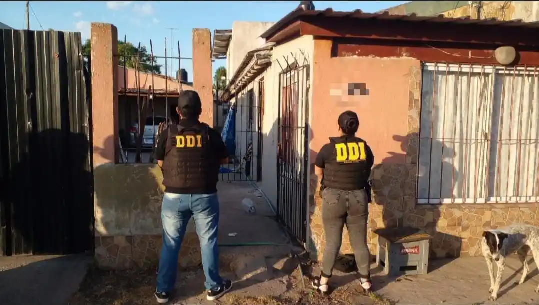 Se realizaron dos allanamientos en el barrio José Hernández para dar con el malviviente.