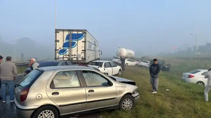 Luján: la niebla causó un choque en cadena que involucró a diez autos, tres motos y dos camiones