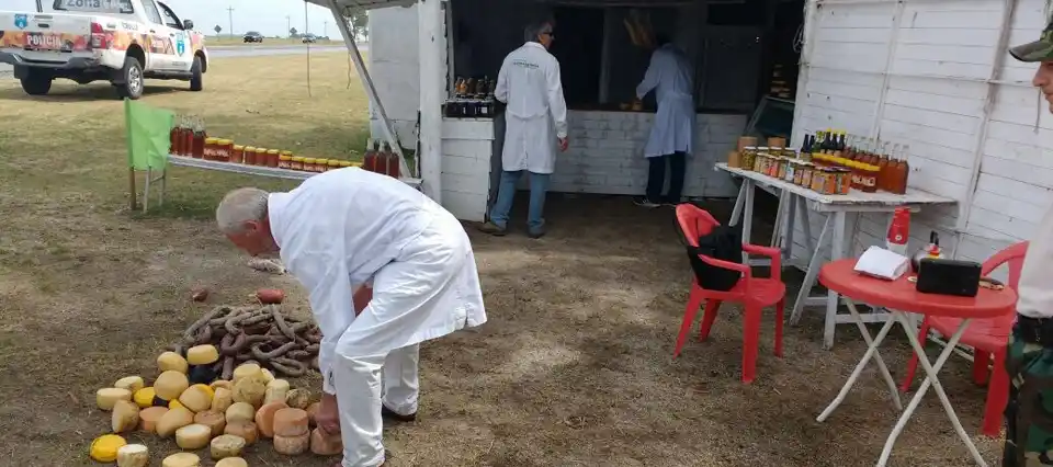 Decomisan casi 2 mil kilos de alimentos que se vendían en banquinas de la Provincia